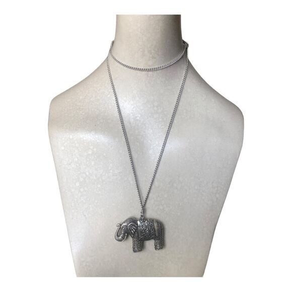 Retro Detailed Ornately Carved Large Elephant Necklace Silver Tone Necklace - Picture 3 of 12